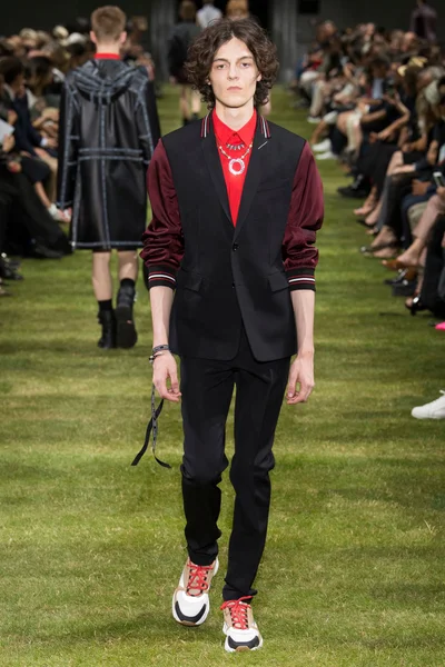 Look 29